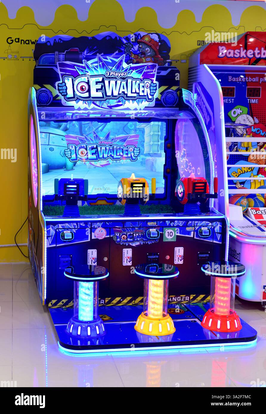 Spielautomat Ice Walker im Spielsalon Stockfoto