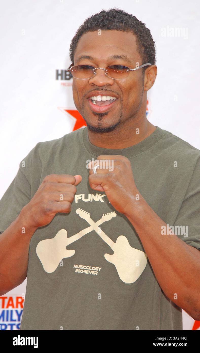 19. JUNI 2004 - SANTA MONICA, KALIFORNIEN, USA - K37952MS.HBO PRÄSENTIERT DEN ERSTEN ALL-STAR-FAMILIENSPORT-JAM. IN BARKER HANGER, SANTA MONICA, CA.06.19/2004. MIRANDA SHEN/2004 SUGAR SHANE MOSLEY(Bild: © Globe Photos/ZUMAPRESS.com) Stockfoto