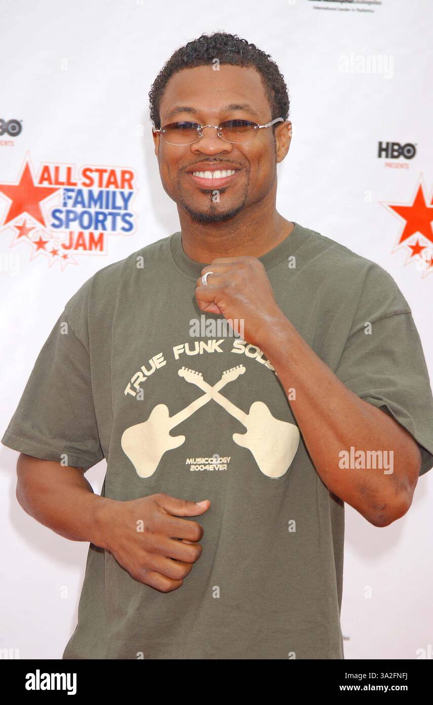 19. JUNI 2004 - SANTA MONICA, KALIFORNIEN, USA - K37952MS.HBO PRÄSENTIERT DEN ERSTEN ALL-STAR-FAMILIENSPORT-JAM. IN BARKER HANGER, SANTA MONICA, CA.06.19/2004. MIRANDA SHEN/2004 SUGAR SHANE MOSLEY(Bild: © Globe Photos/ZUMAPRESS.com) Stockfoto