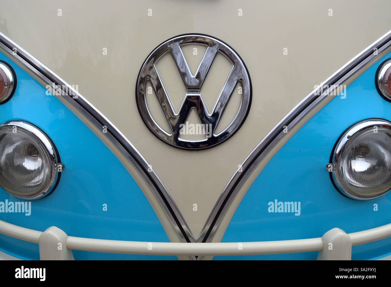 Detail der Vorderseite eines Volkswagen T1 in Navacerrada, Gemeinde Madrid. Stockfoto