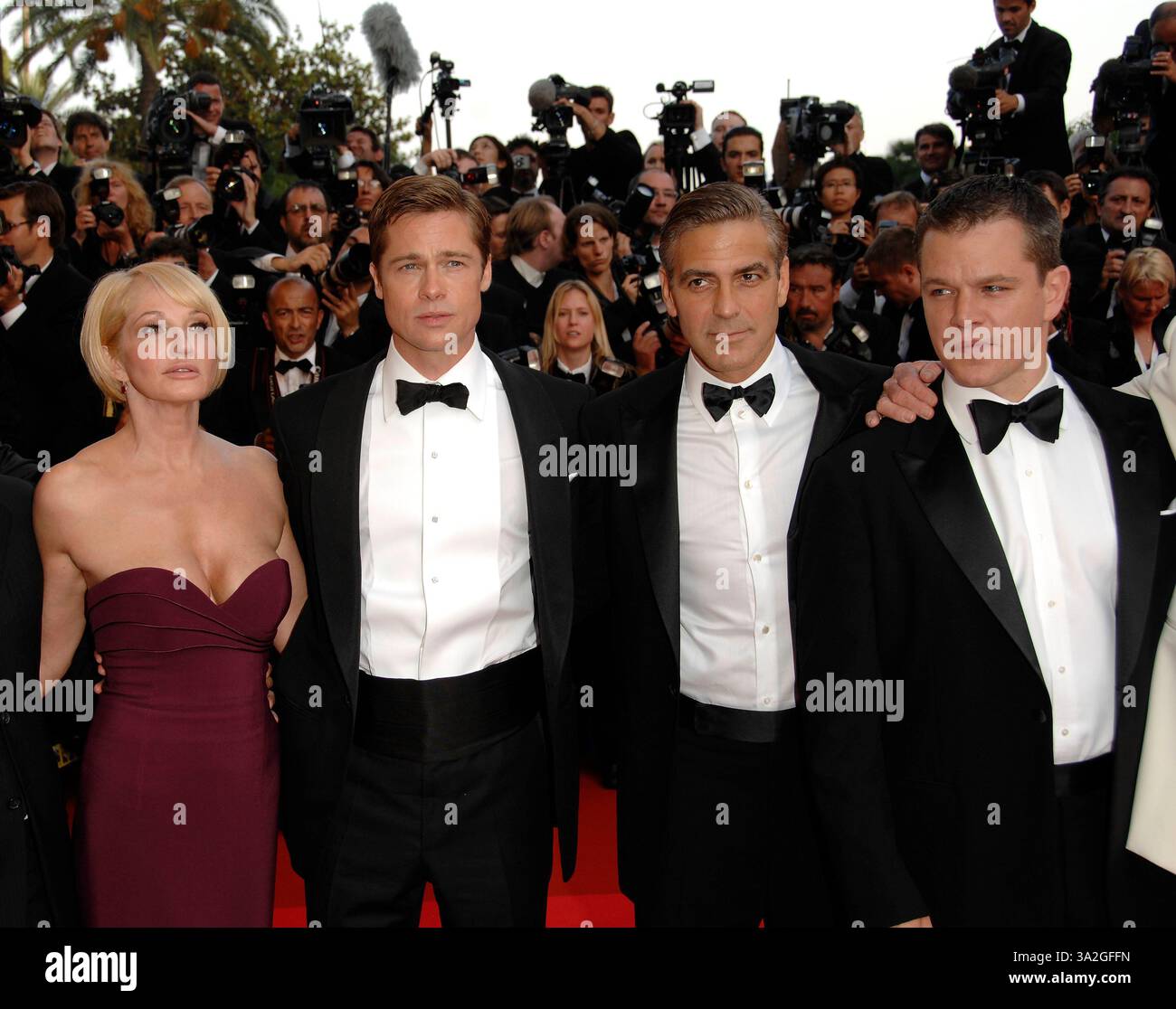 George Barkin Brad pitt matt damon -Fotos und -Bildmaterial in hoher Auflösung – Alamy