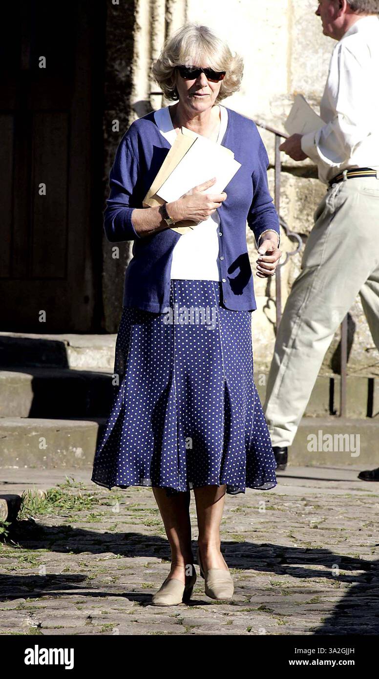 Mai 2006 - London, Vereinigtes Königreich - K47763. LAURA PARKER BOWLES UND HARRY LOPES WEDDING-ST. CYRIAC's CHURCH, LACOCK, WILTSHIRE..06/05/2006.CAMILLA, HERZOGIN VON CORNWALL.©MARK CHILTON/linkUK/ 2006(Bild: © Globe Photos/ZUMAPRESS.com) Stockfoto