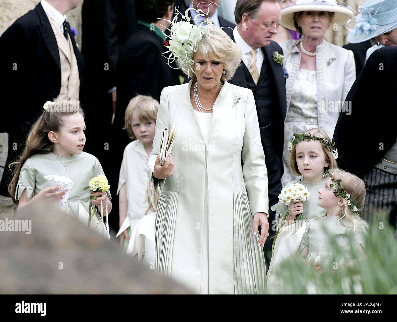 Mai 2006 - London, Vereinigtes Königreich - K47763. LAURA PARKER BOWLES UND HARRY LOPES WEDDING-ST. CYRIAC's CHURCH, LACOCK, WILTSHIRE..06/05/2006.CAMILLA, HERZOGIN VON CORNWALL.©MARK CHILTON/linkUK/ 2006(Bild: © Globe Photos/ZUMAPRESS.com) Stockfoto