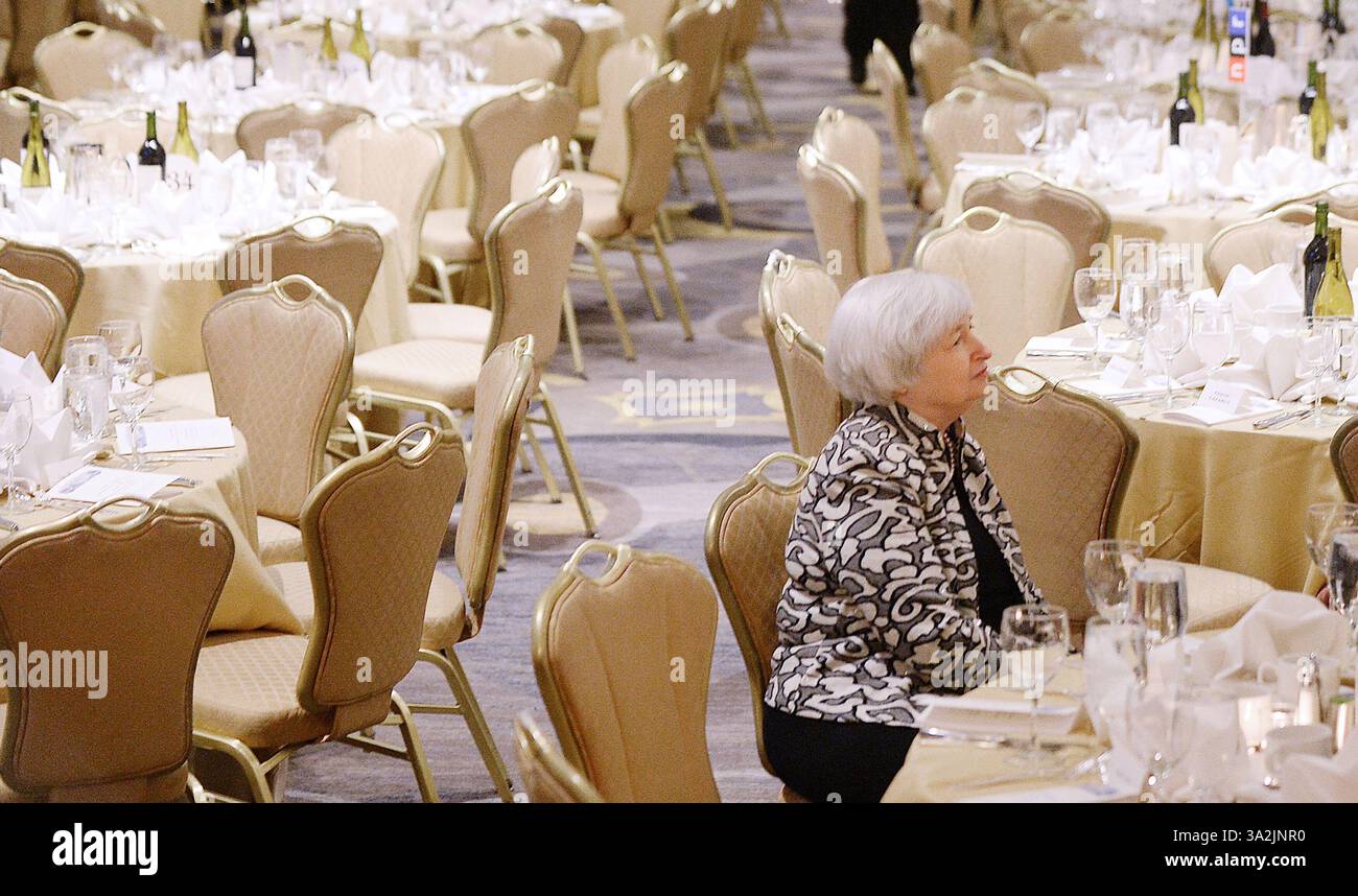 Mai 2014 - Washington, District of Columbia, Vereinigte Staaten von Amerika - die Vorsitzende der Federal Reserve Janet Yellen nimmt an der jährlichen Gala der White House Correspondents Association im Washington Hilton Hotel Teil, 3. Mai 2014 in Washington, DC. Credit: Olivier Douliery / Pool via CNP (Credit Image: © Olivier Douliery/CNP/ZUMAPRESS.com) Stockfoto