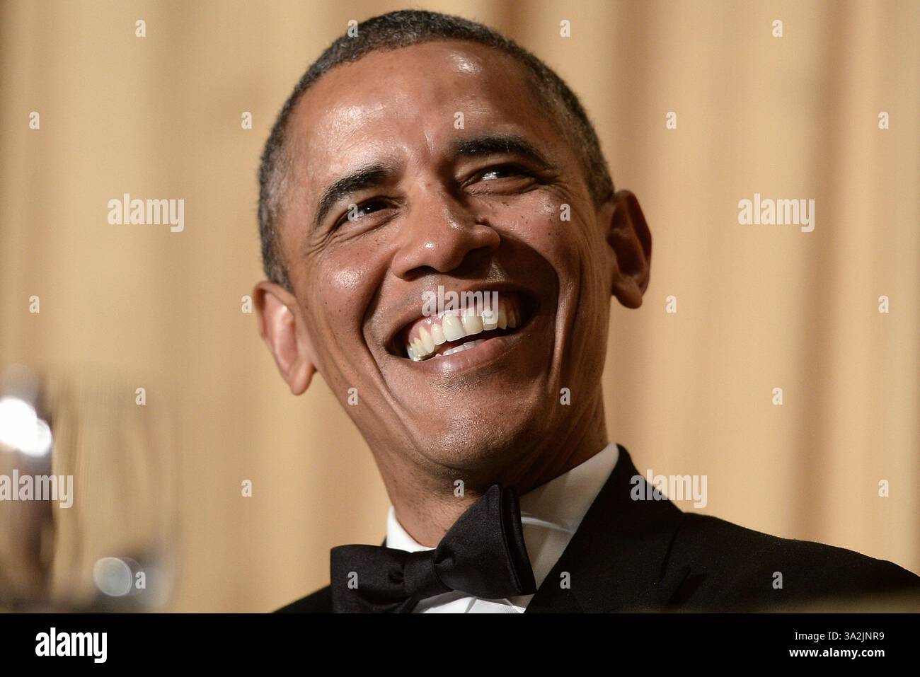 Mai 2014 - Washington, District of Columbia, Vereinigte Staaten von Amerika - Präsident Barack Obama nimmt an der jährlichen Gala der White House Correspondents Association im Washington Hilton Hotel am 3. Mai 2014 in Washington, DC Teil. Kredit: Olivier Douliery/Pool über CNP (Kredit-Bild: © Olivier Douliery/CNP/ZUMAPRESS.com) Stockfoto