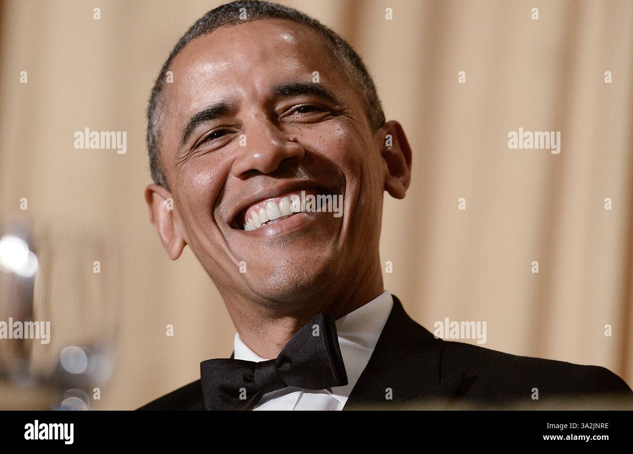 Mai 2014 - Washington, District of Columbia, Vereinigte Staaten von Amerika - Präsident Barack Obama nimmt an der jährlichen Gala der White House Correspondents Association im Washington Hilton Hotel am 3. Mai 2014 in Washington, DC Teil. Kredit: Olivier Douliery/Pool über CNP (Kredit-Bild: © Olivier Douliery/CNP/ZUMAPRESS.com) Stockfoto