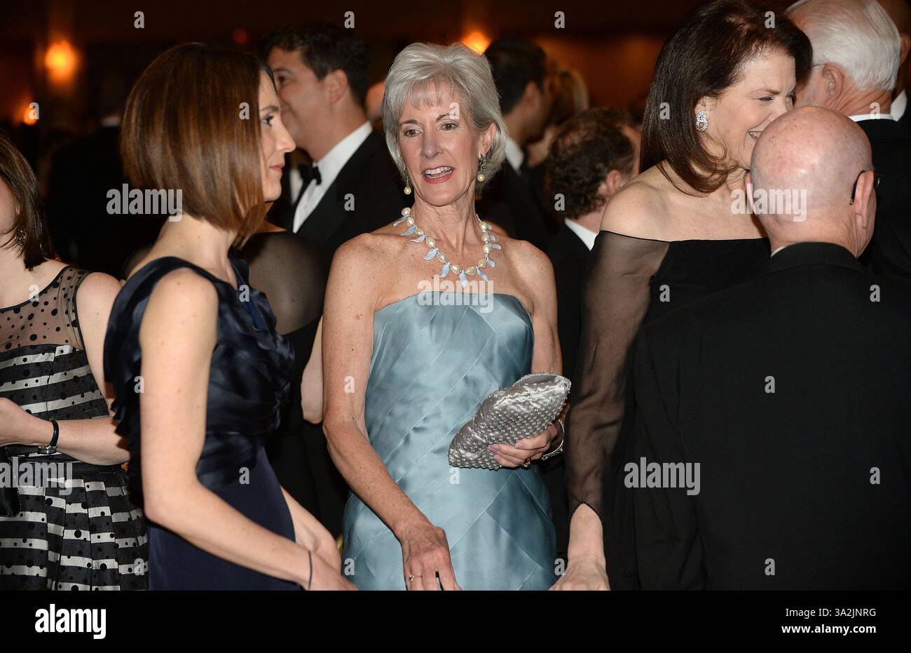 4. Mai 2014 - Washington, District of Columbia, Vereinigte Staaten von Amerika - Outgoing Health and Human Services Secretary Kathleen Sebelius nimmt an der jährlichen Gala der White House Correspondents Association im Washington Hilton Hotel am 3. Mai 2014 in Washington, DC Teil. Kredit: Olivier Douliery/Pool über CNP (Kredit-Bild: © Olivier Douliery/CNP/ZUMAPRESS.com) Stockfoto