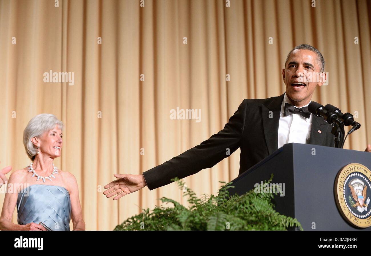 Mai 2014 - Washington, District of Columbia, Vereinigte Staaten von Amerika - Präsident Barack Obama und die scheidende Gesundheits- und Gesundheitsministerin Kathleen Sebelius nehmen an der jährlichen Gala der Korrespondenten des Weißen Hauses im Washington Hilton Hotel am 3. Mai 2014 in Washington, DC Teil. Kredit: Olivier Douliery/Pool über CNP (Kredit-Bild: © Olivier Douliery/CNP/ZUMAPRESS.com) Stockfoto