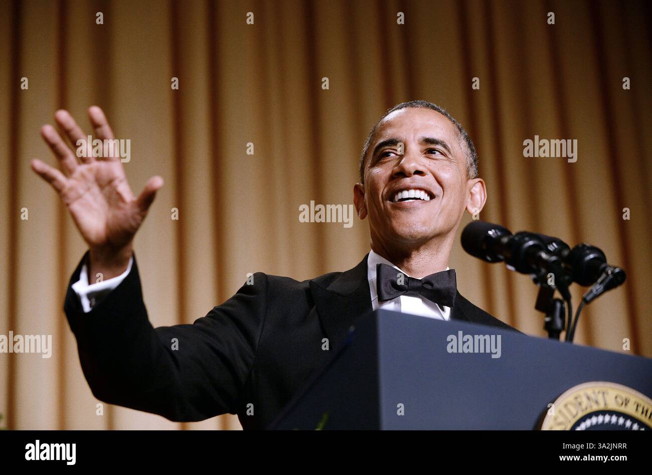 4. Mai 2014 - Washington, District of Columbia, Vereinigte Staaten von Amerika - Präsident Barack Obama spricht auf der jährlichen Gala der White House Correspondents Association im Washington Hilton Hotel, 3. Mai 2014 in Washington, DC. Kredit: Olivier Douliery/Pool über CNP (Kredit-Bild: © Olivier Douliery/CNP/ZUMAPRESS.com) Stockfoto