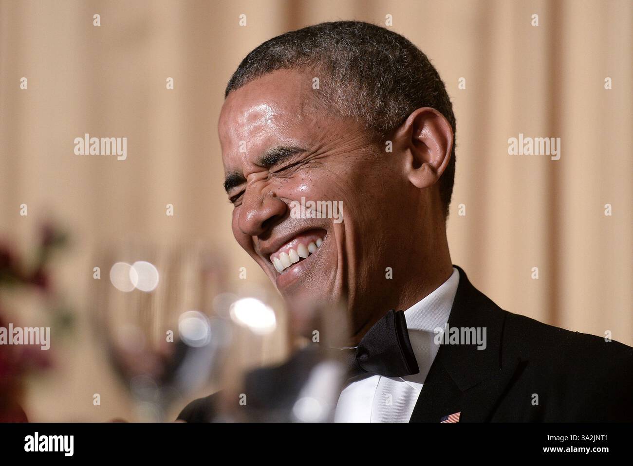 Mai 2014 - Washington, District of Columbia, Vereinigte Staaten von Amerika - Präsident Barack Obama nimmt an der jährlichen Gala der White House Correspondents Association im Washington Hilton Hotel am 3. Mai 2014 in Washington, DC Teil. Kredit: Olivier Douliery/Pool über CNP (Kredit-Bild: © Olivier Douliery/CNP/ZUMAPRESS.com) Stockfoto