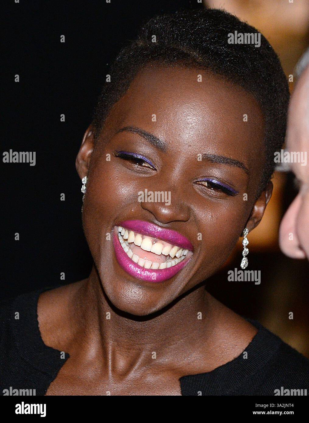 4. Mai 2014 - Washington, District of Columbia, Vereinigte Staaten von Amerika - Schauspielerin Lupita Amondi Nyong'o nimmt an der jährlichen Gala des White House Correspondent's Association im Washington Hilton Hotel am 3. Mai 2014 in Washington, D.C. Teil. Kredit: Olivier Douliery/Pool über CNP (Kredit-Bild: © Olivier Douliery/CNP/ZUMAPRESS.com) Stockfoto