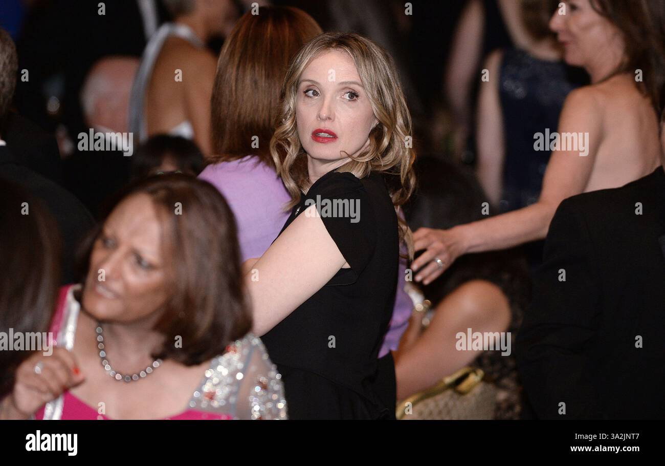 4. Mai 2014 - Washington, District of Columbia, Vereinigte Staaten von Amerika - die französische Schauspielerin Julie Delpy nimmt an der jährlichen Gala der White House Correspondents Association im Washington Hilton Hotel am 3. Mai 2014 in Washington, DC Teil. Kredit: Olivier Douliery/Pool über CNP (Kredit-Bild: © Olivier Douliery/CNP/ZUMAPRESS.com) Stockfoto