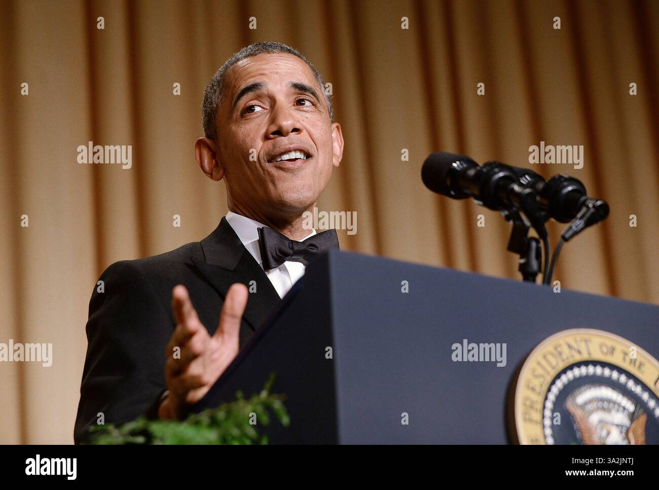 4. Mai 2014 - Washington, District of Columbia, Vereinigte Staaten von Amerika - Präsident Barack Obama spricht auf der jährlichen Gala der White House Correspondents Association im Washington Hilton Hotel, 3. Mai 2014 in Washington, DC. Kredit: Olivier Douliery/Pool über CNP (Kredit-Bild: © Olivier Douliery/CNP/ZUMAPRESS.com) Stockfoto
