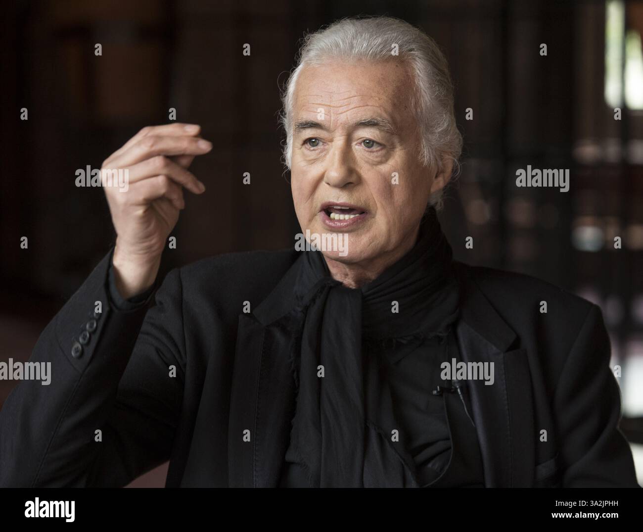 14. Mai 2014: Toronto, ON, Kanada: Interview des legendären Leadgitarristen Jimmy Page in New York City am Mittwoch, 14. Mai 2014. Craig Robertson/Toronto Sun/QMI Agency (Kreditbild: © Craig Robertson/QMI Agency/ZUMAPRESS.com) Stockfoto