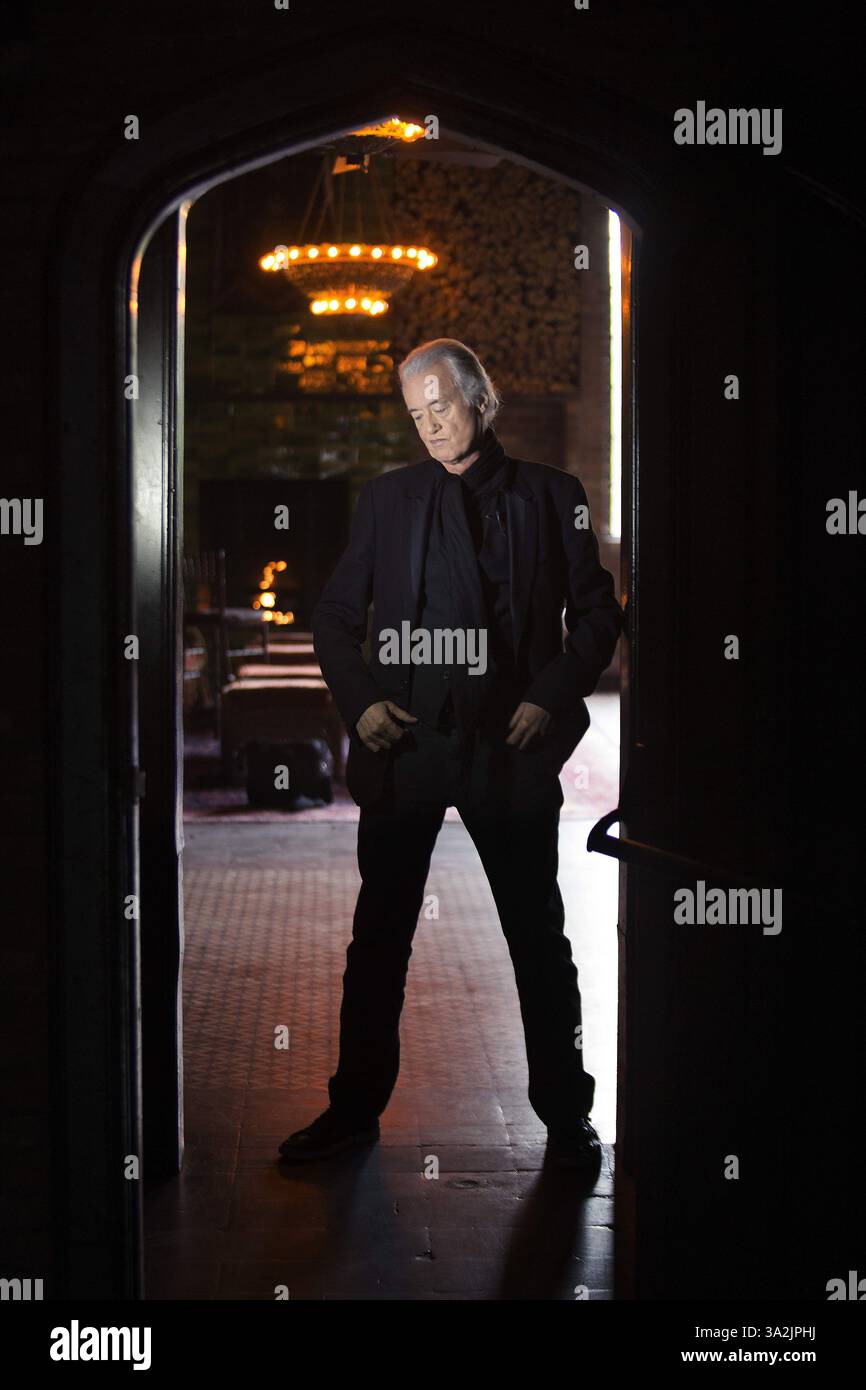 14. Mai 2014: Toronto, ON, Kanada: Interview des legendären Leadgitarristen Jimmy Page in New York City am Mittwoch, 14. Mai 2014. Craig Robertson/Toronto Sun/QMI Agency (Kreditbild: © Craig Robertson/QMI Agency/ZUMAPRESS.com) Stockfoto