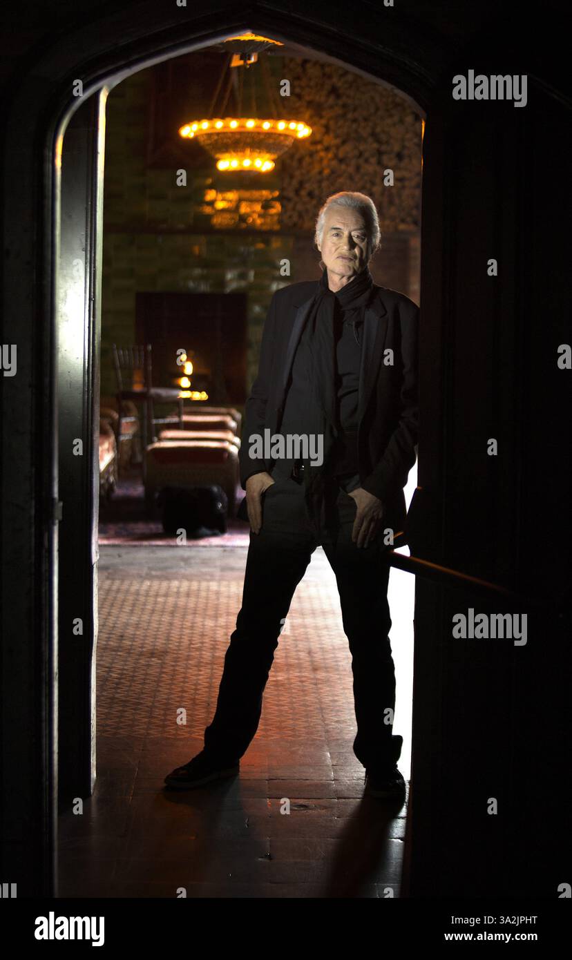 14. Mai 2014: Toronto, ON, Kanada: Interview des legendären Leadgitarristen Jimmy Page in New York City am Mittwoch, 14. Mai 2014. Craig Robertson/Toronto Sun/QMI Agency (Kreditbild: © Craig Robertson/QMI Agency/ZUMAPRESS.com) Stockfoto