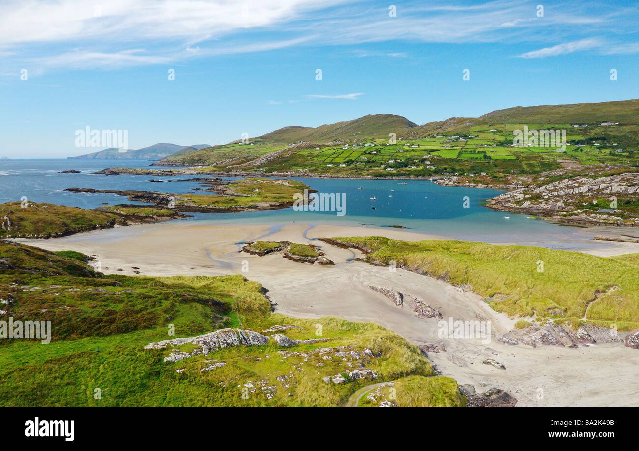 Derrynane Bay Strand westlich von Caherdaniel am Ring of Kerry, Iveragh Halbinsel, Irland. Blick nach Nordwesten. Heimstadion von Daniel O’Connell Stockfoto