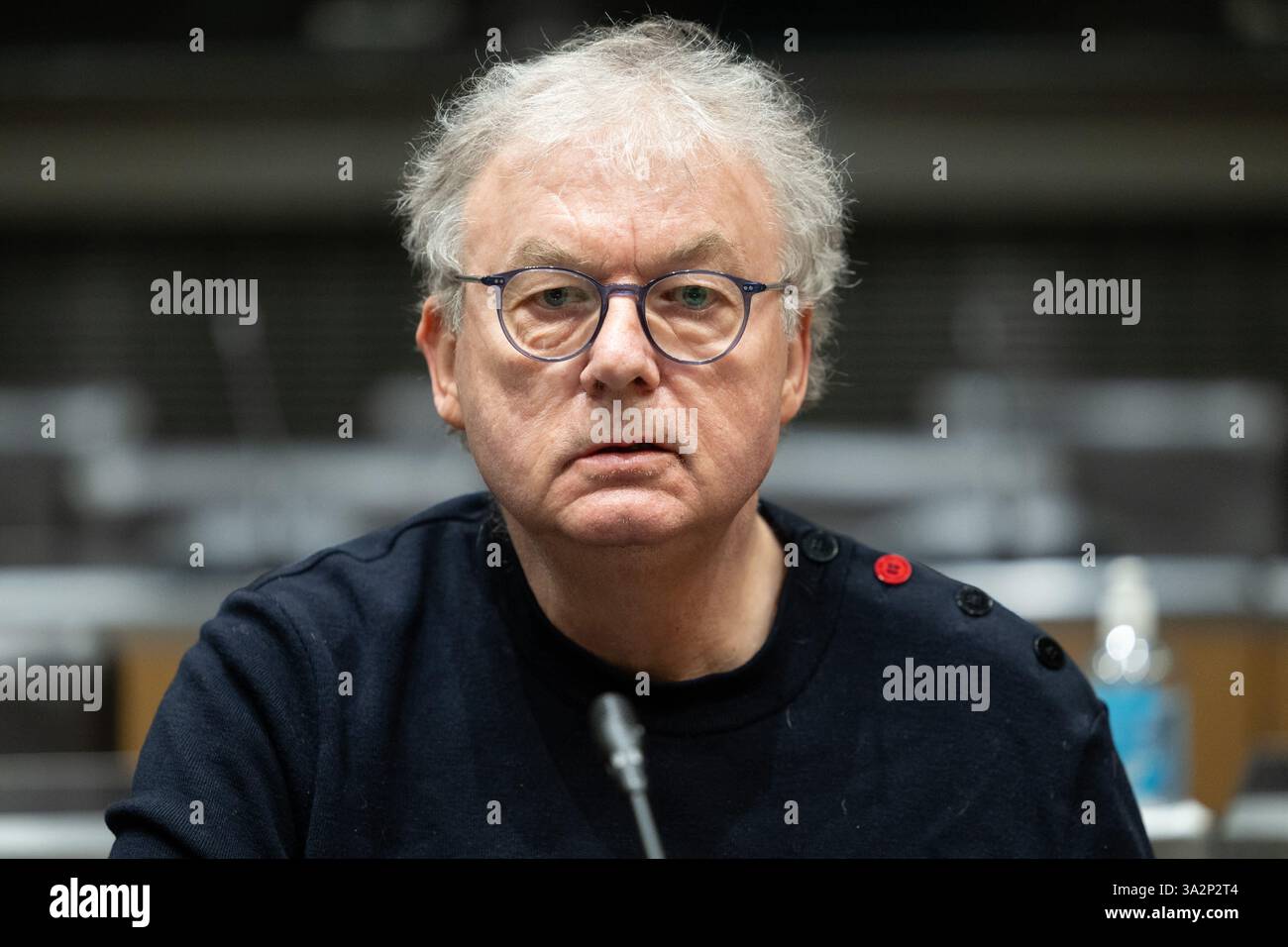 Paris, Frankreich. März 2025. Anhörung des französischen Produzenten, Castingdirektors, Schriftstellers, Talentmanager und Schauspielers Dominique Besnehard vor dem Untersuchungsausschuss über Gewalt in der Film-, audiovisuellen, darstellenden Kunst-, Mode- und Werbebranche in der französischen Nationalversammlung am 13. März 2025 in Paris. Foto: Raphael Lafargue/ABACAPRESS. COM Credit: Abaca Press/Alamy Live News Stockfoto