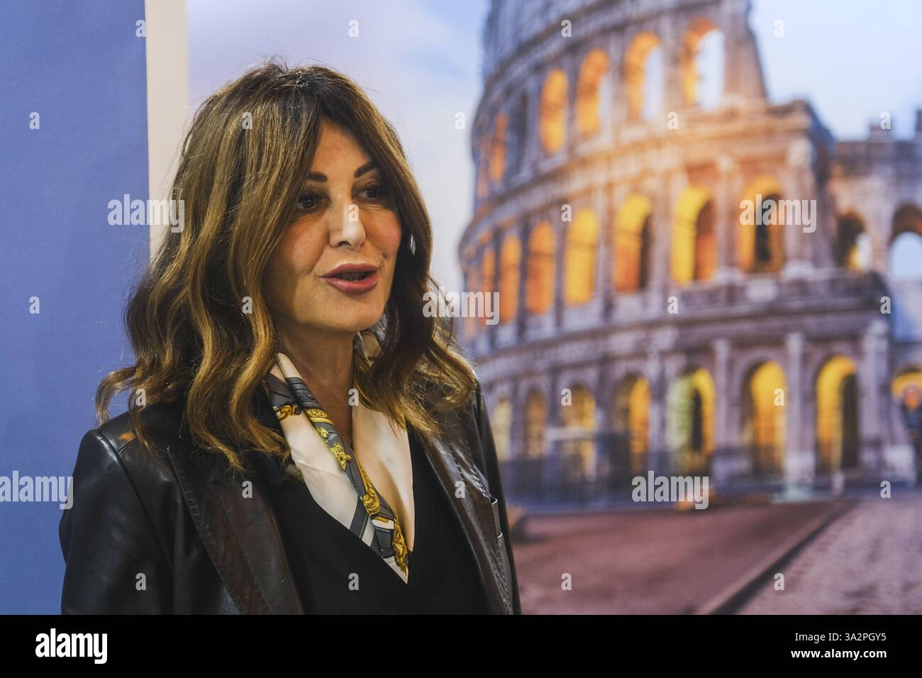 Neapel, Italien. März 2025. Der stellvertretende Minister für auswärtige Angelegenheiten und internationale Zusammenarbeit, Edmondo Cirielli, und die Tourismusministerin Daniela Santanche bei der Einweihung der 28. Ausgabe der BMT (Mittelmeer-Tourismusbörse) in der Mostra d'Oltremare in Neapel, 13. März 2025. Quelle: Live Media Publishing Group/Alamy Live News Stockfoto