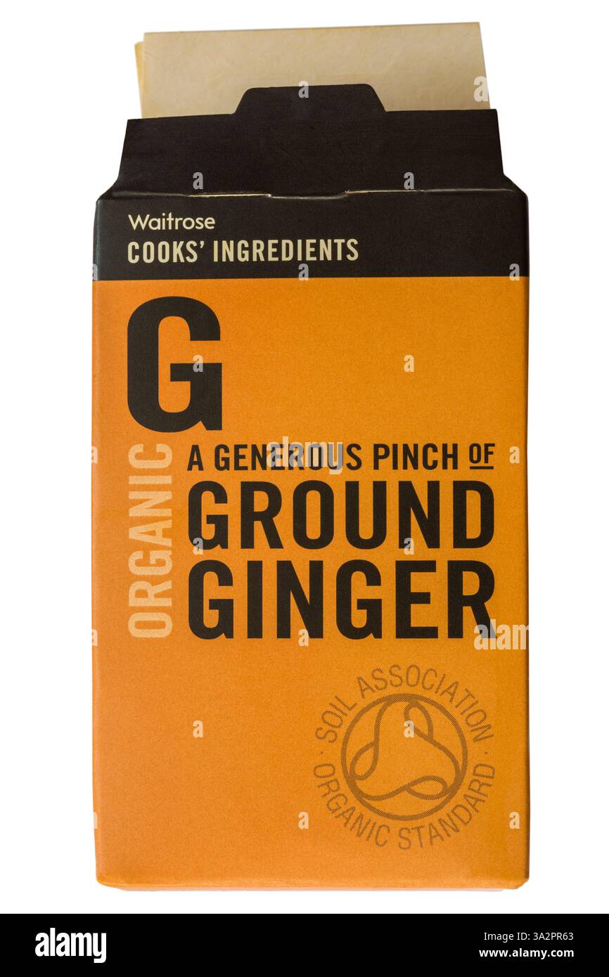 Paket mit einer großzügigen Prise Bio gemahlenen Ingwer aus Waitrose Cooks Zutaten isoliert auf weißem Hintergrund Stockfoto