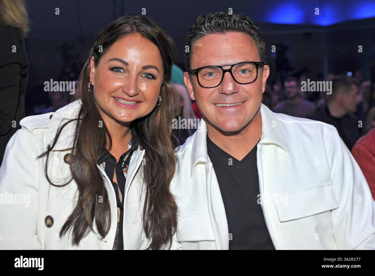 Saisonstart im Europapark. Stefan Mross und Eva Luginger anläßlich der Pressekonferenz zum Saisonstart im Europapark Rust am 13.03.2025. 20250313MWI030569 *** Saisonstart im Europapark Stefan Mross und Eva Luginger bei der Pressekonferenz zum Saisonstart im Europapark Rust am 13. 03 2025 20250313MWI030569 Stockfoto Saisonstart im Europapark. Stefan Mross und Eva Luginger anläßlich der Pressekonferenz zum Saisonstart im Europapark Rust am 13.03.2025. 20250313MWI030569 *** Saisonstart im Europapark Stefan Mross und Eva Luginger bei der Pressekonferenz zum Saisonstart im Europapark Rust am 13. 03 2025 20250313MWI030569 Stockfoto