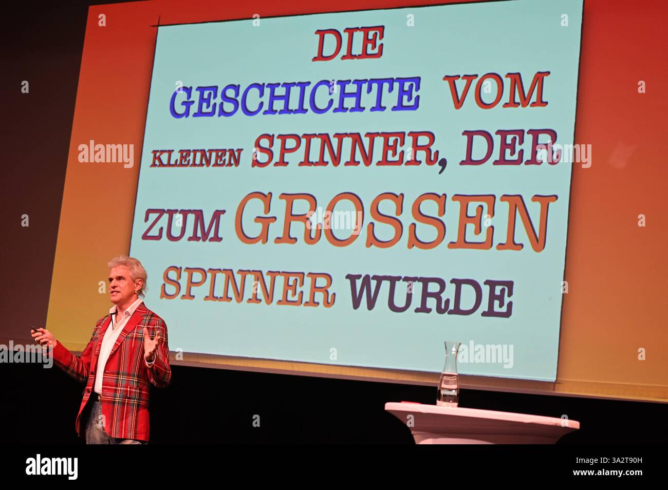Thomas Brezina, Lieben, Lachen, anders machen, eine Anleitung für ein Leben voller Freude, live in Salzburg, Oval, Manfred Siebinger *** Thomas Brezina, Liebe, lachen, Dinge anders machen, Ein Führer zu einem Leben voller Freude, leben in Salzburg, Oval, Manfred Siebinger Stockfoto