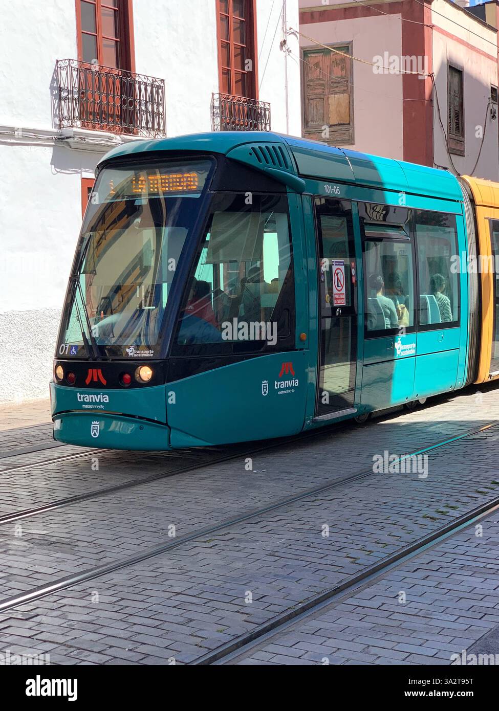 Teneriffa Karneval Kanarische Inseln Spanien Wetter heiße sonnige Menschen glückliches freundliches Getränk Trinken Stil Tourismus Touristen Restaurant Essen Essen außerhalb Stockfoto