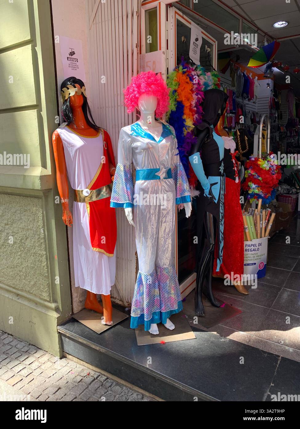 Teneriffa Karneval Kanarische Inseln Spanien Wetter heiße sonnige Menschen glückliches freundliches Getränk Trinken Stil Tourismus Touristen Restaurant Essen Essen außerhalb - Smartphone-aufgenommenes Stockfoto