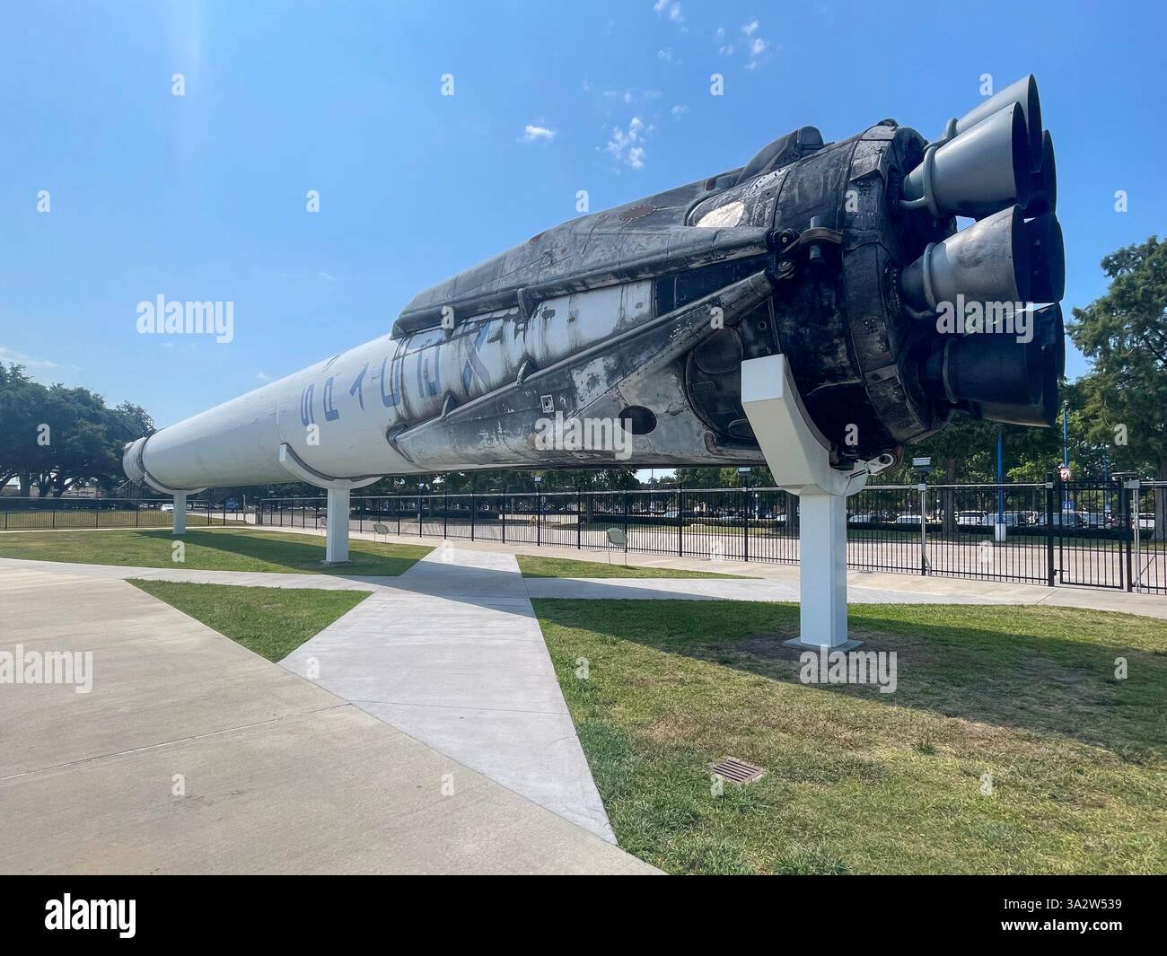 Ein pensionierter SpaceX Falcon 9-Raketenverstärker im Space Center Houston, Texas. Stockfoto