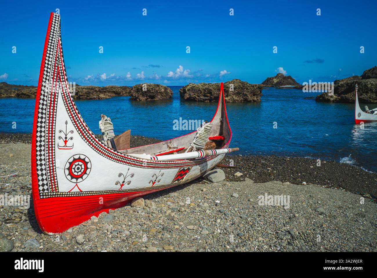 Lanyu traditionelles Kanu in der Dongqing Bucht in Lanyu, Taitung County, Taiwan Stockfoto