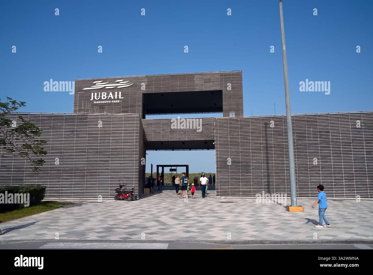 Abu Dhabi, Vereinigte Arabische Emirate – 2. März 2025, der Blick auf die Jubail Mangrove Parks, das erste in sich geschlossene Bildungs-, Natur- und Freizeitziel Stockfoto