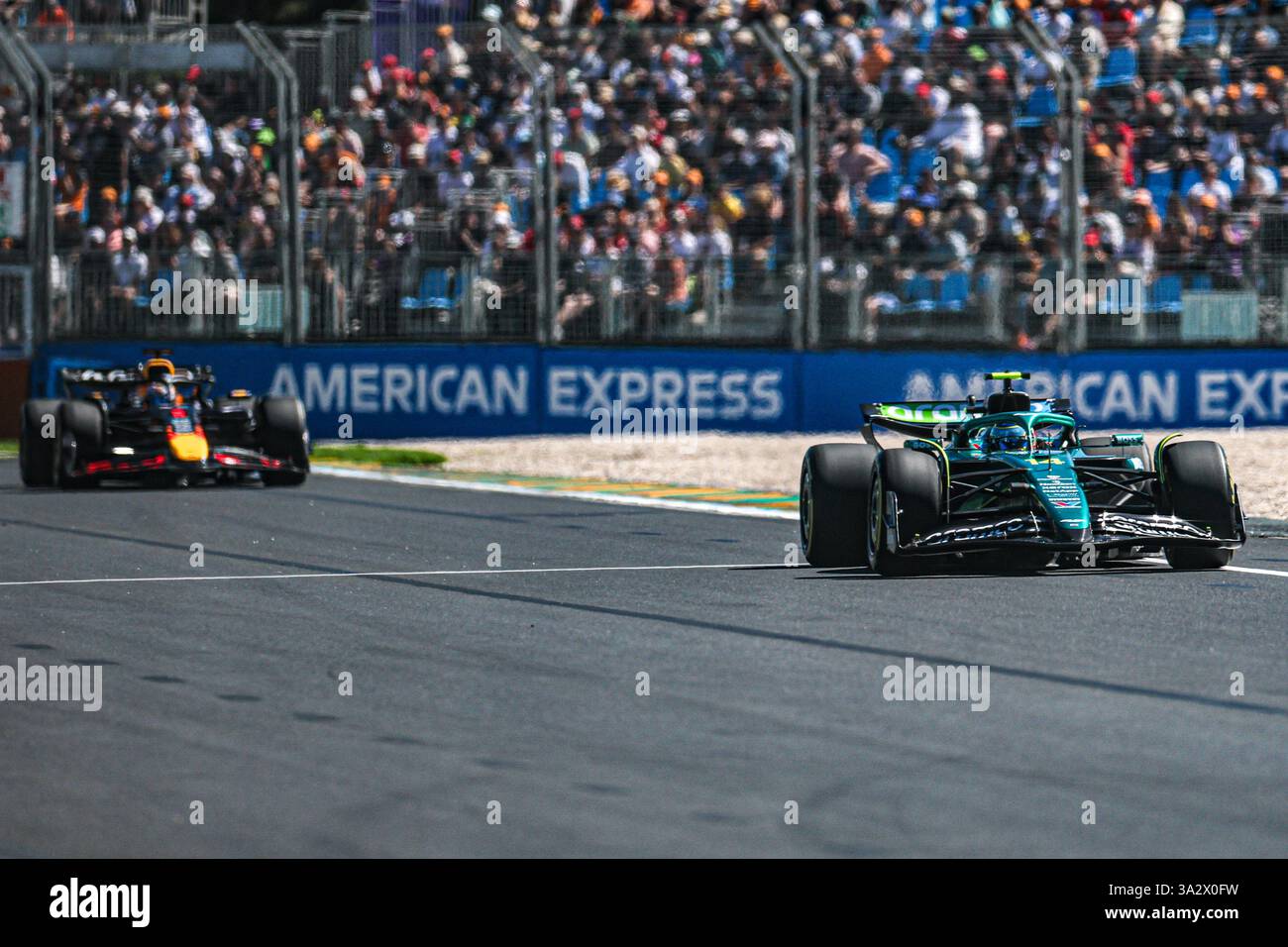 Malbourne, Australien. Februar 2025. 19/2025 - Fernando Alonso (ESP) - Aston Martin Aramco F1 Team - Aston Martin AMR25 - Mercedes und Max Verstappen (NED) - Oracle Red Bull Racing - Red Bull RB21 - Honda RBPT während der Freitagstraining des Grand Prix von Louis Vuitton Australian 2025; Albert Park, Melbourne, Australien, 14. Bis 16. März 2025 (Foto: Alessio de Marco/SIPA USA) Credit: SIPA USA/Alamy News Stockfoto