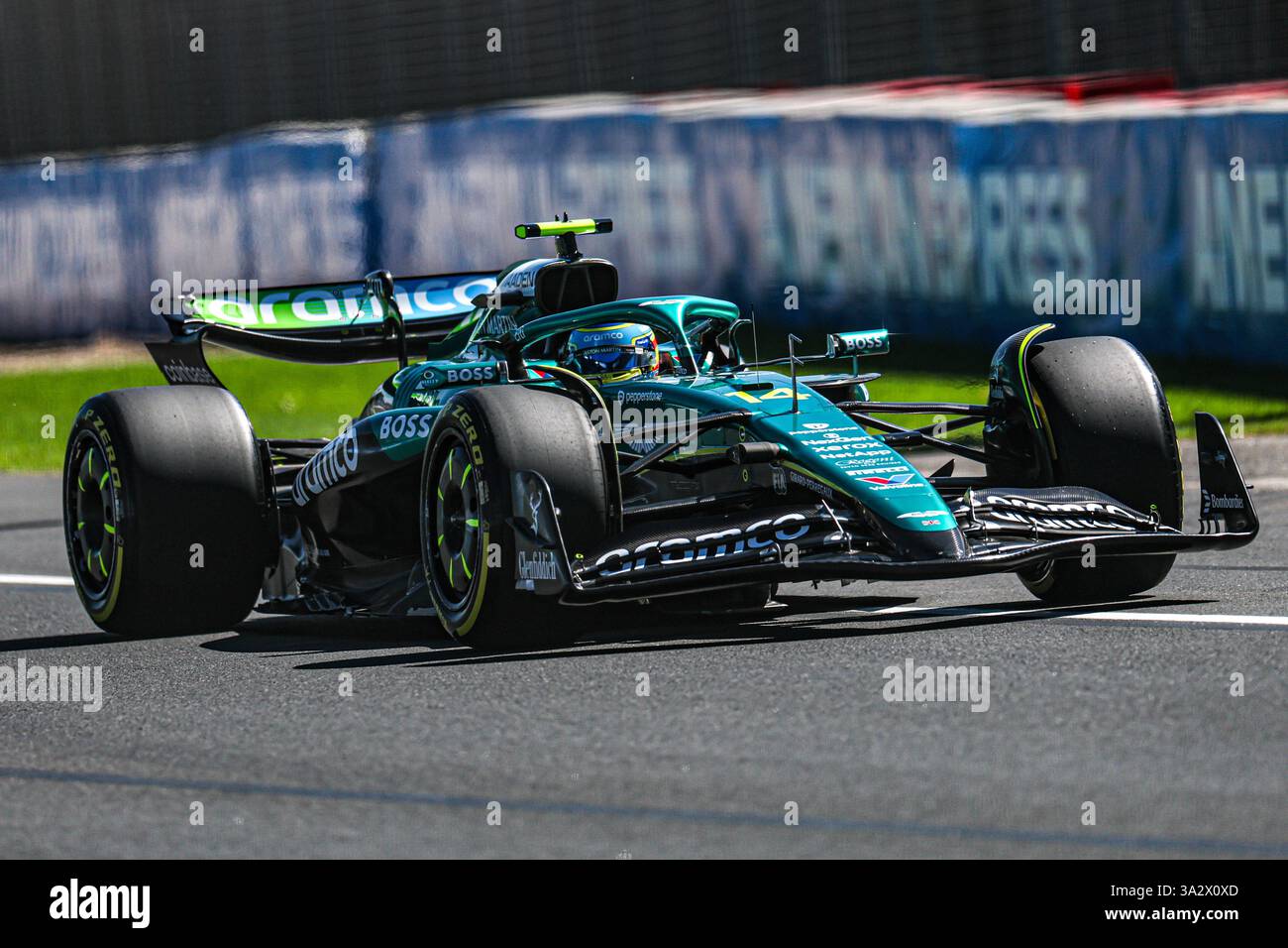 Malbourne, Australien. Februar 2025. 19/2025 - Fernando Alonso (ESP) - Aston Martin Aramco F1-Team - Aston Martin AMR25 - Mercedes während des Freitagstraining des Formel 1 Louis Vuitton Grand Prix 2025 von Australien; Albert Park, Melbourne, Australien, 14. Bis 16. März 2025 (Foto: Alessio de Marco/SIPA USA) Credit: SIPA USA/Alamy Live News Stockfoto
