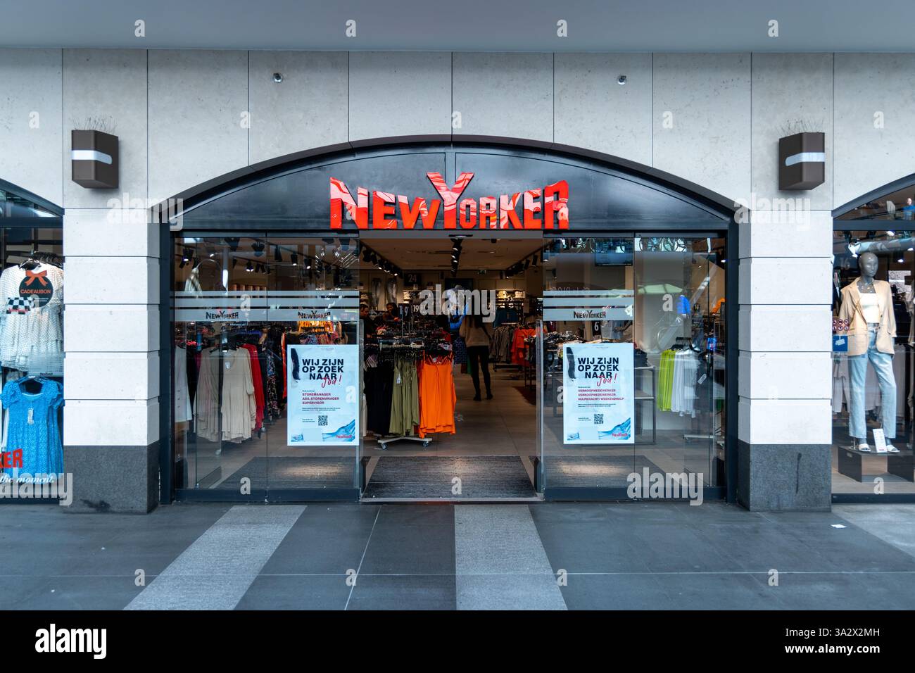 NewYorker Shop Logo-Schild, ein deutscher Bekleidungshändler mit Hauptsitz in Braunschweig. Stockfoto
