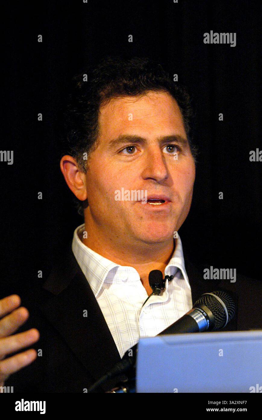 14. August 2002 - K45324AR. MICHAEL DELL, PRESSEKONFERENZ, DIE NEUESTEN COMPUTER UND FERNSEHEN VON DELL ZU ENTHÜLLEN. . THE RITZ-CARLTON NEW YORK CITY. .09-28-2005. ANDREA RENAULT / 2005. (Kredit-Bild: © Globe Photos/ZUMAPRESS.com) Stockfoto