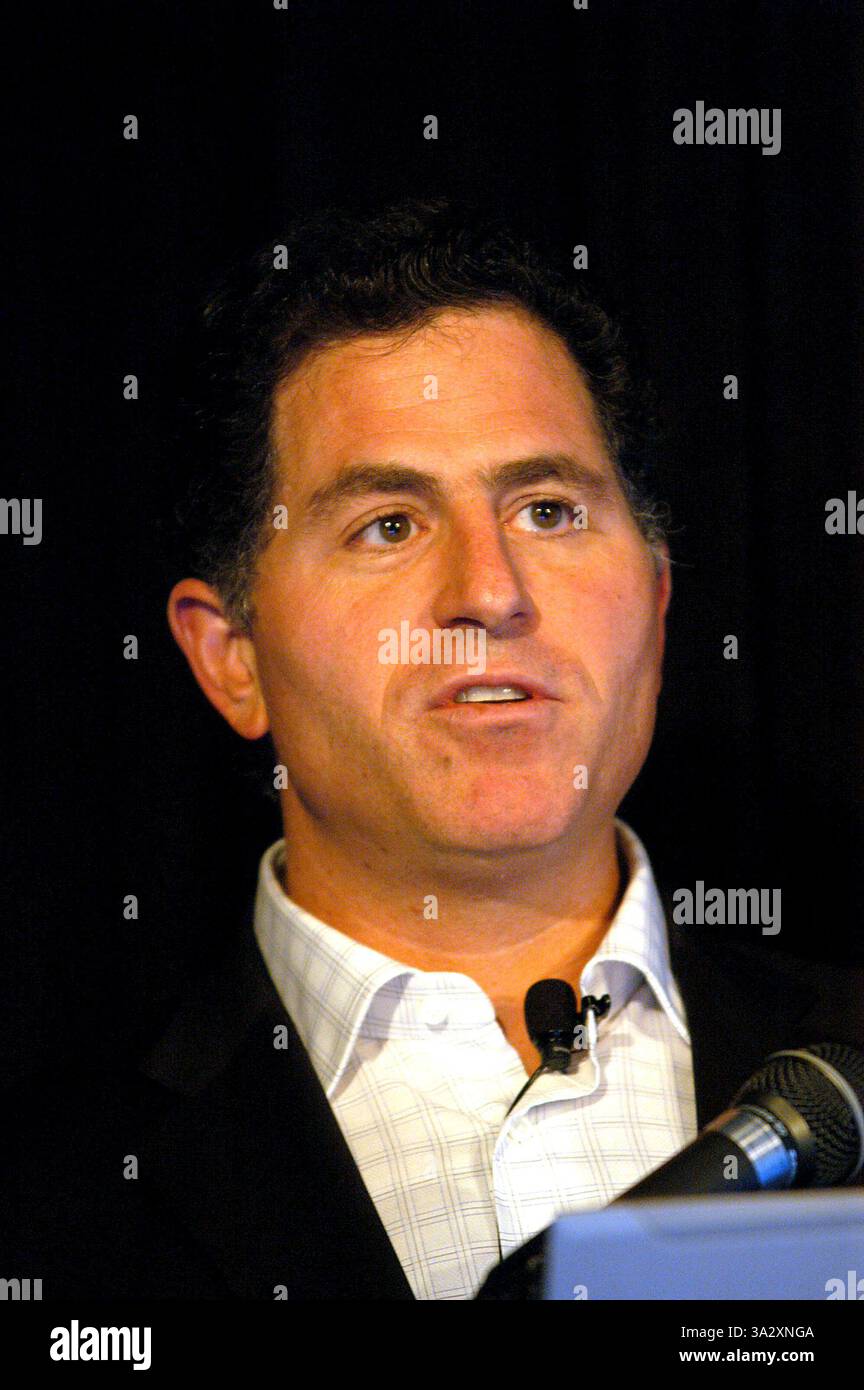 14. August 2002 - K45324AR. MICHAEL DELL, PRESSEKONFERENZ, DIE NEUESTEN COMPUTER UND FERNSEHEN VON DELL ZU ENTHÜLLEN. . THE RITZ-CARLTON NEW YORK CITY. .09-28-2005. ANDREA RENAULT / 2005. (Kredit-Bild: © Globe Photos/ZUMAPRESS.com) Stockfoto