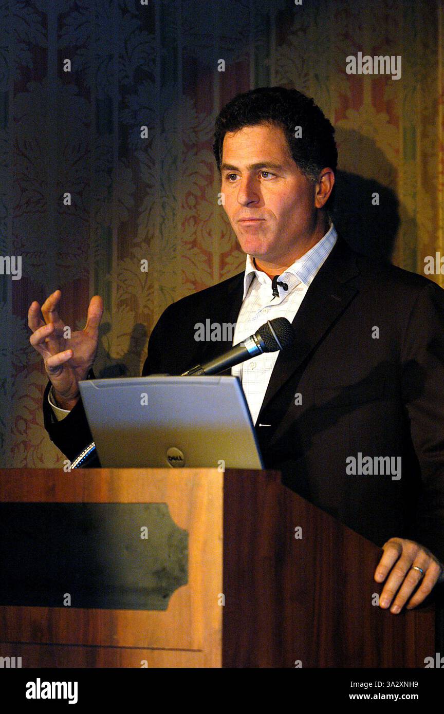 14. August 2002 - K45324AR. MICHAEL DELL, PRESSEKONFERENZ, DIE NEUESTEN COMPUTER UND FERNSEHEN VON DELL ZU ENTHÜLLEN. . THE RITZ-CARLTON NEW YORK CITY. .09-28-2005. ANDREA RENAULT / 2005. (Kredit-Bild: © Globe Photos/ZUMAPRESS.com) Stockfoto
