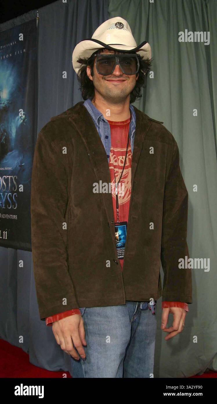 31. MÄRZ 2003 - HOLLYWOOD, CA, USA - ROBERT RODRIGUEZ - GHOSTS OF THE ABYSS - PREMIERE -. UNIVERSAL HOLLYWOOD WALK IMAX, HOLLYWOOD, CA. 31. MÄRZ 2003 -. NINA PROMMER/2003 K29773NP(Bild: © Globe Photos/ZUMAPRESS.com) Stockfoto