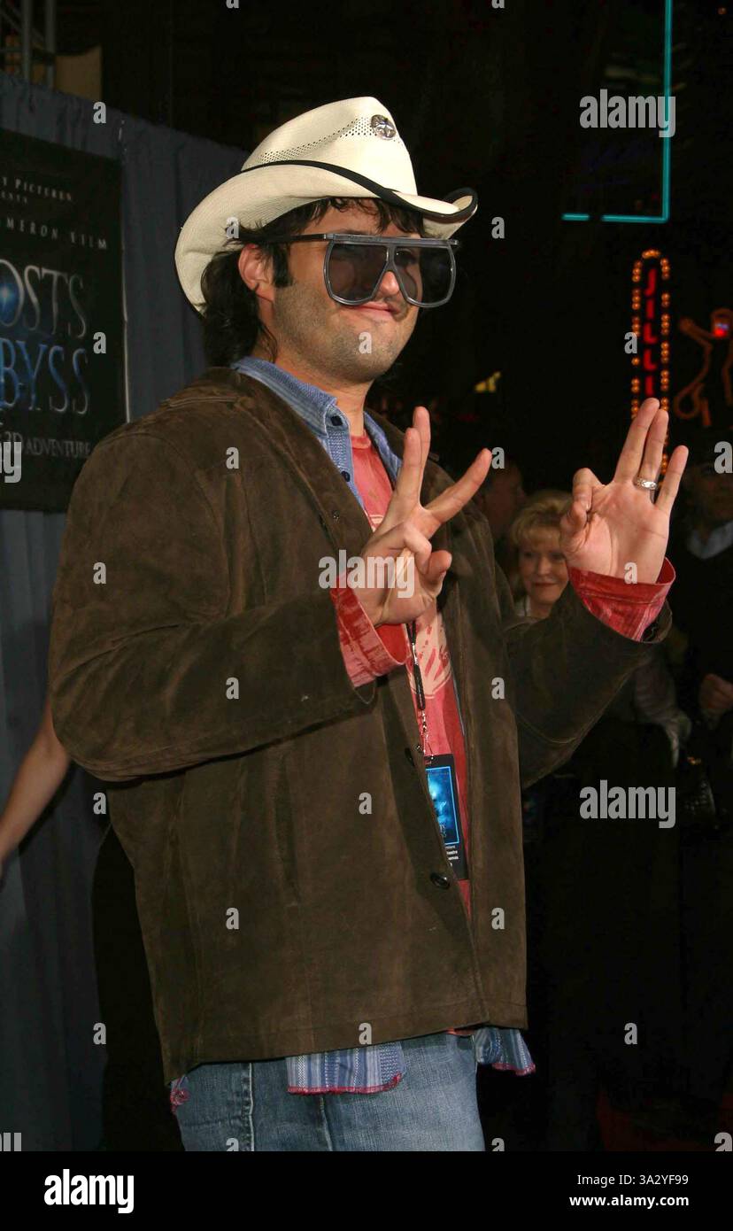 31. MÄRZ 2003 - HOLLYWOOD, CA, USA - ROBERT RODRIGUEZ - GHOSTS OF THE ABYSS - PREMIERE -. UNIVERSAL HOLLYWOOD WALK IMAX, HOLLYWOOD, CA. 31. MÄRZ 2003 -. NINA PROMMER/2003 K29773NP(Bild: © Globe Photos/ZUMAPRESS.com) Stockfoto