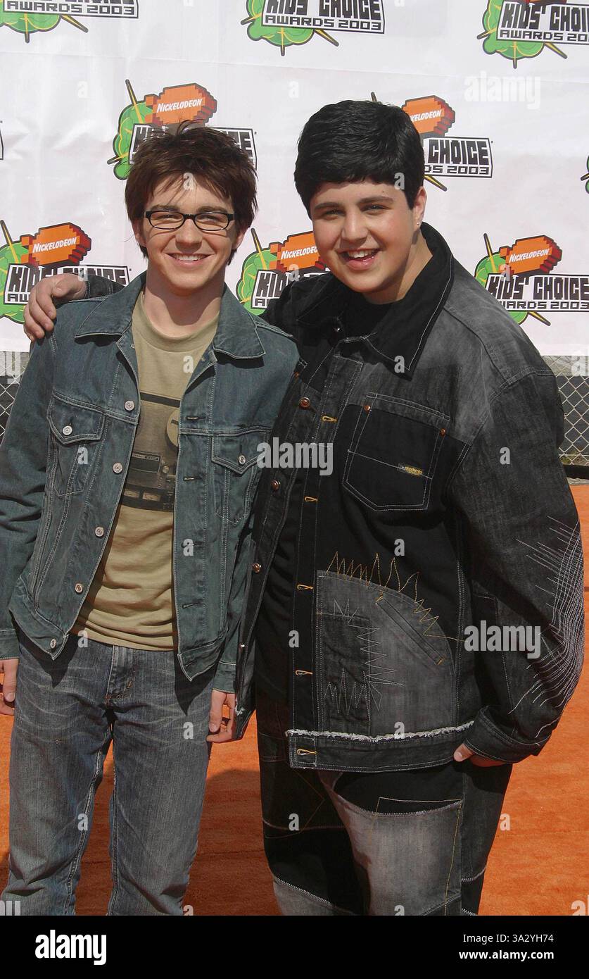 APRIL 2003 - SANTA MONICA, CA, USA - DRAKE BELL UND JOSH PECK ..NICKELODEONS 16. JÄHRLICHE KIDS' CHOICE AWARDS 2003- ANKUNFT-. BARKER HÄNGER, SANTA MONICA, CA. 04.12.2003-. NINA PROMMER / 2003 -.K29955NP.(Bild: © Globe Photos/ZUMAPRESS.com) Stockfoto APRIL 2003 - SANTA MONICA, CA, USA - DRAKE BELL UND JOSH PECK ..NICKELODEONS 16. JÄHRLICHE KIDS' CHOICE AWARDS 2003- ANKUNFT-. BARKER HÄNGER, SANTA MONICA, CA. 04.12.2003-. NINA PROMMER / 2003 -.K29955NP.(Bild: © Globe Photos/ZUMAPRESS.com) Stockfoto