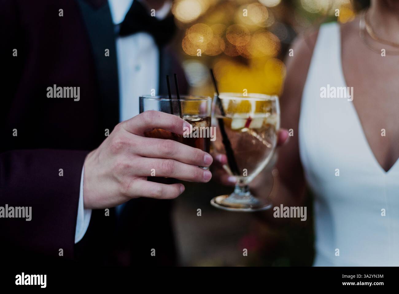 Ein paar Gläser beim Hochzeitsempfang Stockfoto