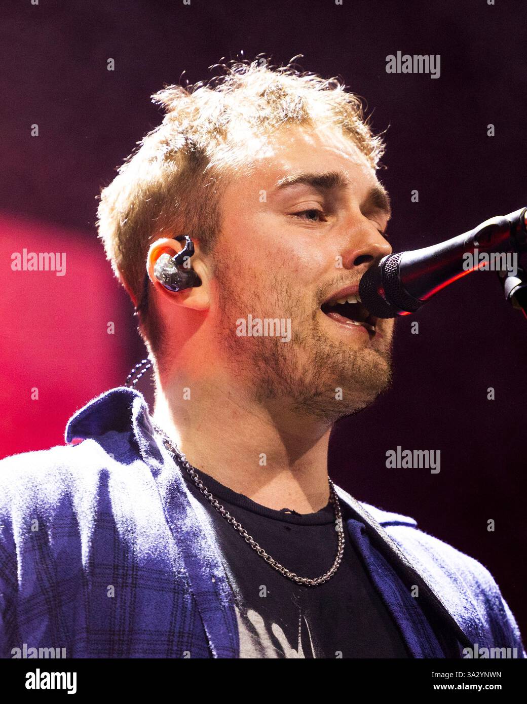 Sam Fender tritt am 13. März 2025 live in der ChorusLife Arena in Bergamo auf Stockfoto