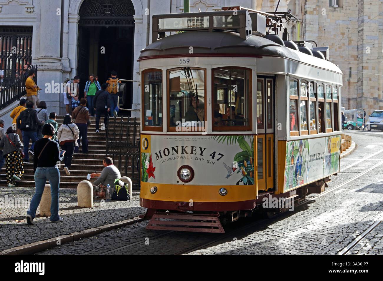 Legendäre Straßenbahn auf der Route 12, Lissabon Stockfoto