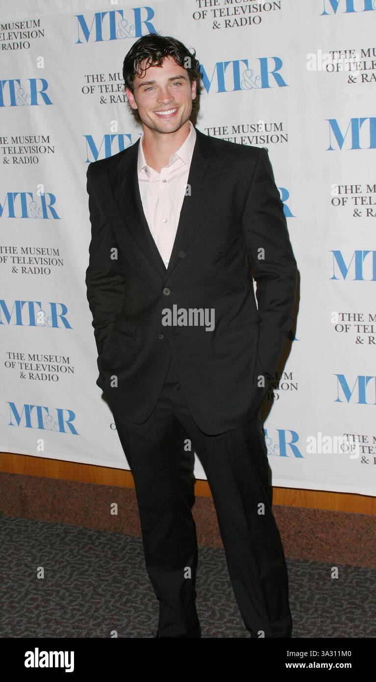 15. MÄRZ 2004: WEST HOLLYWOOD, KALIFORNIEN, USA: TOM WELLING („SMALLVILLE“). DAS MUSEUM OF TELEVISION AND RADIO PRÄSENTIERT DAS 21. JÄHRLICHE WILLIAM PALEY TV FESTIVAL. DGA THEATER, WEST HOLLYWOOD, CA -.03/15/2004 -. NINA PROMMER/ 2004.K35941NP(Bild: © Globe Photos/ZUMAPRESS.com) Stockfoto