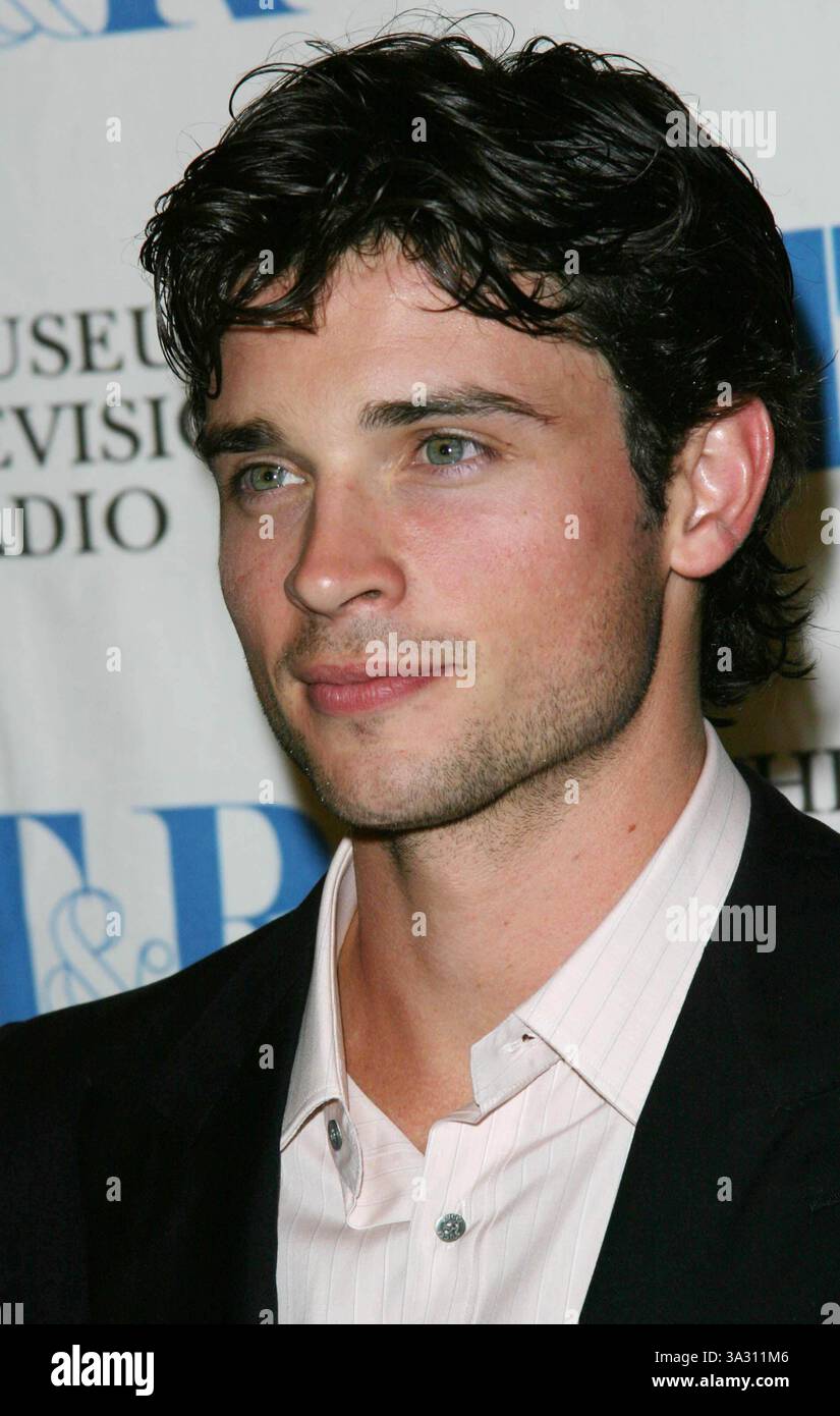 15. MÄRZ 2004: WEST HOLLYWOOD, KALIFORNIEN, USA: TOM WELLING („SMALLVILLE“). DAS MUSEUM OF TELEVISION AND RADIO PRÄSENTIERT DAS 21. JÄHRLICHE WILLIAM PALEY TV FESTIVAL. DGA THEATER, WEST HOLLYWOOD, CA -.03/15/2004 -. NINA PROMMER/ 2004.K35941NP(Bild: © Globe Photos/ZUMAPRESS.com) Stockfoto