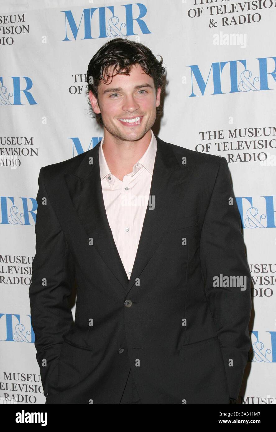 15. MÄRZ 2004: WEST HOLLYWOOD, KALIFORNIEN, USA: TOM WELLING („SMALLVILLE“). DAS MUSEUM OF TELEVISION AND RADIO PRÄSENTIERT DAS 21. JÄHRLICHE WILLIAM PALEY TV FESTIVAL. DGA THEATER, WEST HOLLYWOOD, CA -.03/15/2004 -. NINA PROMMER/ 2004.K35941NP(Bild: © Globe Photos/ZUMAPRESS.com) Stockfoto