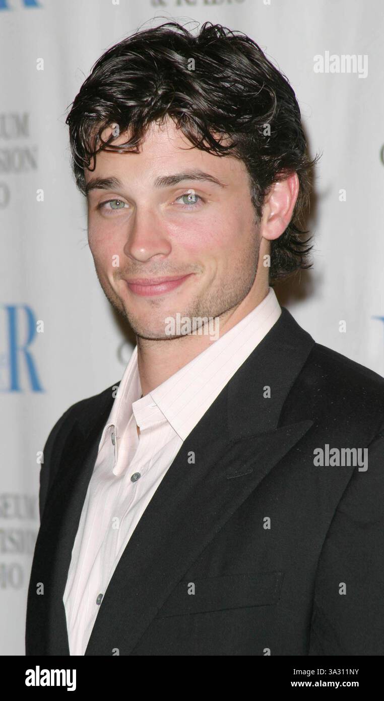 15. MÄRZ 2004: WEST HOLLYWOOD, KALIFORNIEN, USA: TOM WELLING („SMALLVILLE“). DAS MUSEUM OF TELEVISION AND RADIO PRÄSENTIERT DAS 21. JÄHRLICHE WILLIAM PALEY TV FESTIVAL. DGA THEATER, WEST HOLLYWOOD, CA -.03/15/2004 -. NINA PROMMER/ 2004.K35941NP(Bild: © Globe Photos/ZUMAPRESS.com) Stockfoto