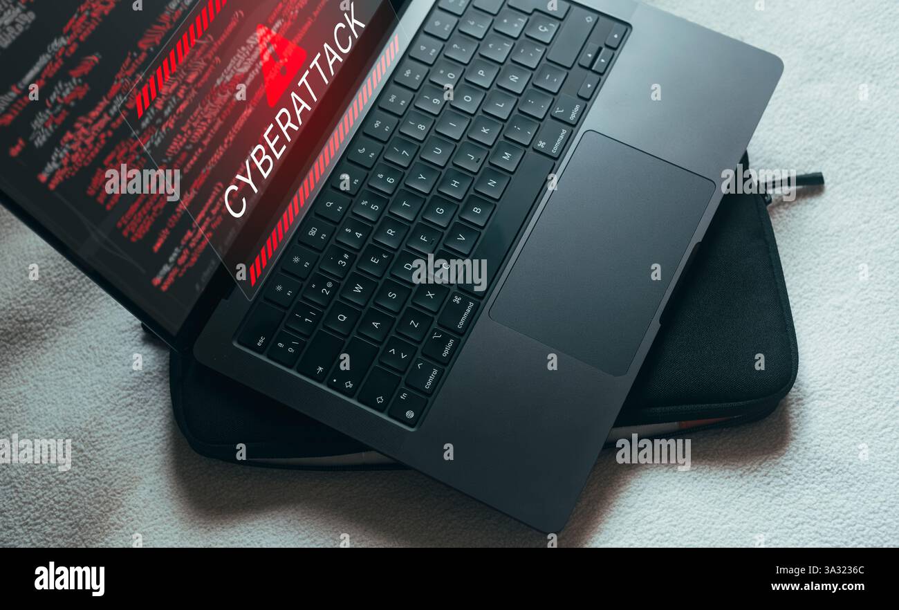 Warnmeldung „System gehackt“ auf Laptop. Warnkonzept für Cyber-Angriffe. Viren, Spyware, Malware oder schädliche Software. Kompromittierte Informationen im Internet. Stockfoto