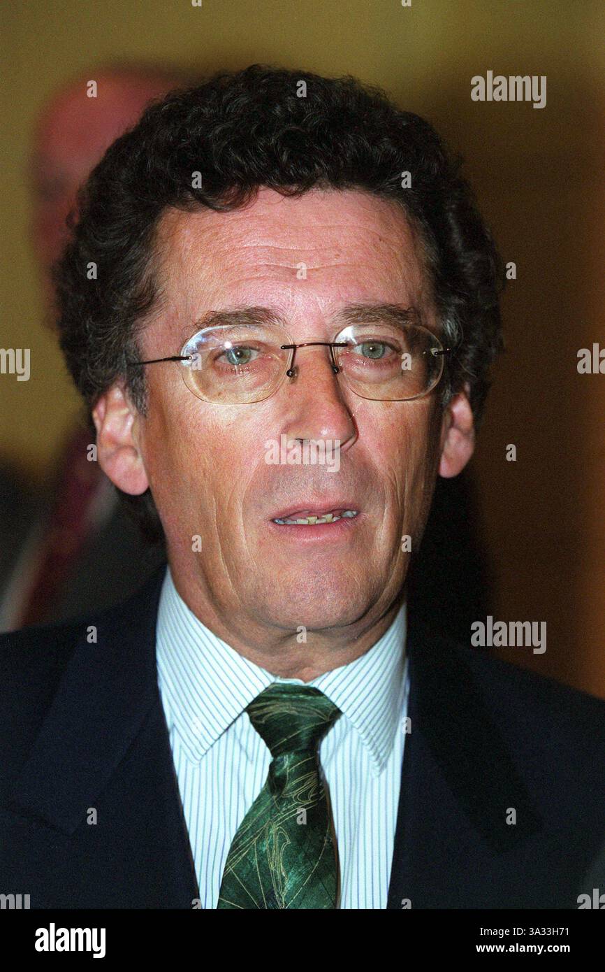 April 1999 - Scarborough, North Yorkshire, England - ROBERT POWELL.ACTOR.23/04/1999.R37C8C.CREDIT:(Bild: © Globe Photos/ZUMAPRESS.com) Stockfoto