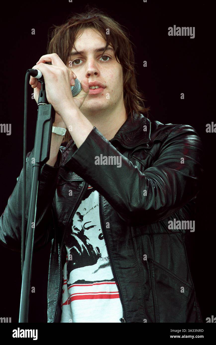 7. Juli 2001: Scarborough, North Yorkshire, England: JULIAN CASABLANCAS. LEADSÄNGER ''THE STROKES''..KINROSS, SCHOTTLAND.07.07.2001.BP17B26C.CREDIT:(Credit Image: © Globe Photos/ZUMAPRESS.com) Stockfoto